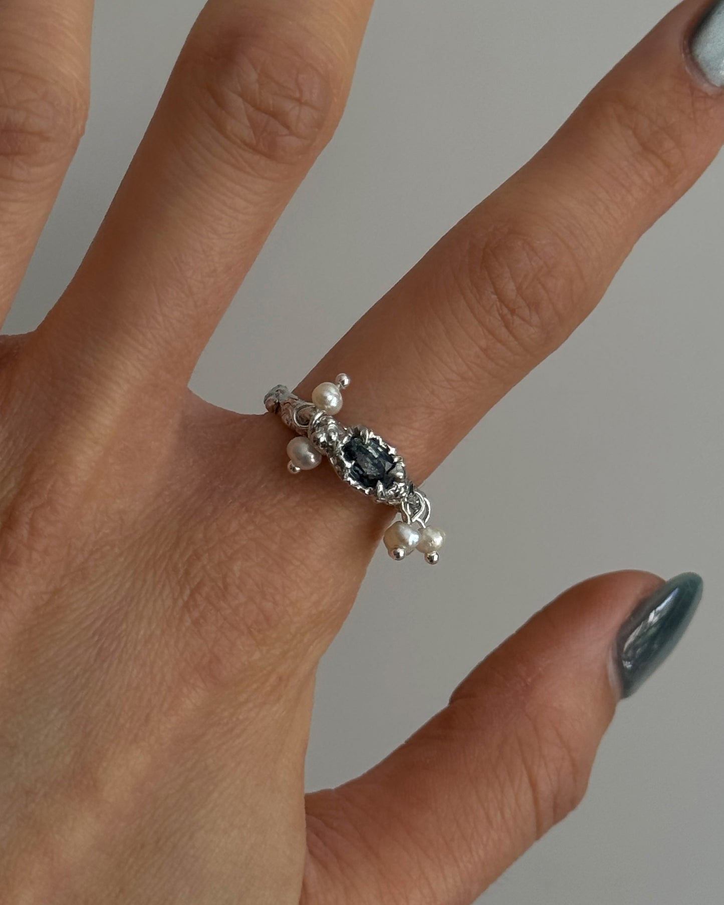 babysbreath ring - sapphire